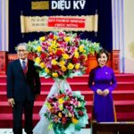 13 Chính quyền quận 10 tăng hoa chúc mừng Hội Thánh
