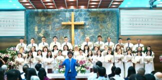 35 Năm Hết Lòng Hát Ngợi Khen Chúa