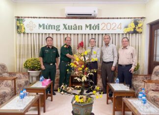 Bộ Tư Lệnh Quân Khu 7 và Bộ Tư Lệnh Thành Phố Hồ Chí Minh Thăm, Chúc Tết Tổng Liên Hội HTTLVN