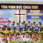 04.Ban hát HT Phú Trung tôn vinh Chúa