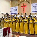 Ban hát Hội Thánh Bình Đại ngợi khen Chúa