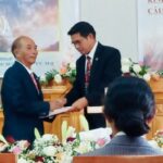 MS K ‘ Brọp trao giáo vụ lệnh và ấn tín cho tân quản nhiệm