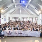 2-Trại sinh và BTC chụp hình lưu niệm sau giờ Khai mạc