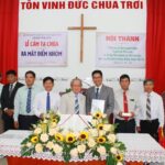 5. MS Châu Tử Tôn đại diện BTS TLH trao chứng