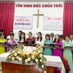 7. Tín hữu ĐN Mang Thít tôn vinh Chúa