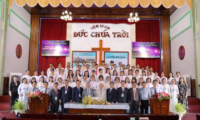 Cần Thơ: Khai Giảng Thánh Kinh Căn Bản Dài Hạn Khóa II – Năm 2
