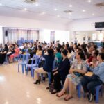 Hình 2_ Các phụ huynh hào hứng tham gia “Mini Game”