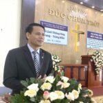 ms Nguyen Tan Lô chào mung