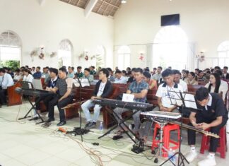 Lâm Đồng: Trại Bồi Linh- Học Kinh Thánh Thanh Niên