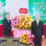 Ban Dai dien Chuc mung