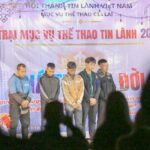 Các thân hữu tiếp nhận Chúa