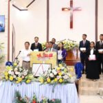 Đại diện chính quyền chúc mừng