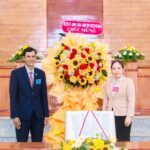 Lanh dao chinh quyen huyen Bu Dang chuc mung