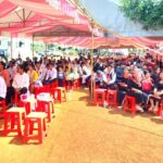 ben trong buoi le khu rap