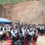 quang cảnh bên ngoài nhà thờ