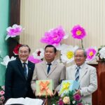 13. Ban Trị sự TLH có quà chúc mừng