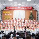 Ban hát lễ Tiên Thủy đi kiệu và ngợi khen Chúa