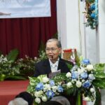 MS Trần Thiên Tứ đại diện gia đình cố MS Nguyễn Thành Sơn đọc thơ chúc mừng