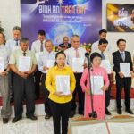 Mục sư Uv Mục vụ tỉnh trao Giáo vụ lệnh và Mục sư Thư ký HĐGP Cầu nguyện cho các Giáo phẩm được bổ nhiệm và tái bổ nhiệm