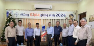 Chính Quyền Đến Thăm và Chúc Mừng Giáng Sinh TLH HTTLVN