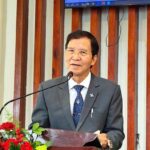 008.MS Đinh Tấn Vĩnh phân chia quý đầy tớ Chúa cầu nguyện