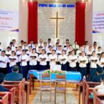 Ban Hát Chi Hội Ia Tiêm tôn vinh Chúa