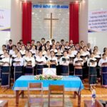 Ban Hát Chi Hội Plei Thơh Ga tôn vinh Chúa