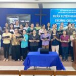 Ban hát Nữ Giáo viên Trường Chúa Nhật của các HT tôn vinh Chúa