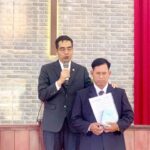 MS Hanh đã thực hiện nghi thức Bổ nhiệm, đọc và trao Giáo vụ lệnh cùng ấn tín và cầu nguyện Bổ nhiệm cho Mục Sư.
