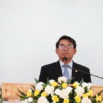 Ms K’ Brọp rao giảng sứ điệp trong buổi lễ cảm tạ