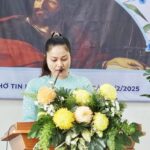 Thư ký Chi hội Tin Lành Bửu Hòa chào mừng, đón tiếp các Giáo phẩm trong tỉnh tham dự Hiệp nguyện
