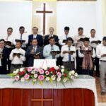 005.Giáo phẩm tỉnh Kon Tum Tôn Vinh Chúa Thánh ca 356 “Mau Chiếu Ra”