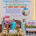 18.Tặng hoa cho chương trình