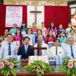 Ban Đại Diện tặng quà lưu niệm cho quý bà MS-TĐ