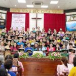 Ban hát 2 gồm HT. Tân Thạch, Mỏ Cày, Sơn Hoà tôn vinh Chúa. TC.744 ‘Nguyện Chúa Nắm Tay Tôi’