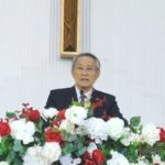 Ms Hoi truong trao ban su diep