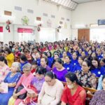 Quang cảnh chương trình bên trong Nhà Thờ chính