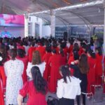 Quang cảnh khu vực trước nhà thờ