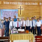 Thăm Điểm nhóm Xã Trang, người Kinh