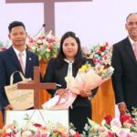 đại diện chấp sự tri ân , tặng quà và chào đón tân quản nhiệm.