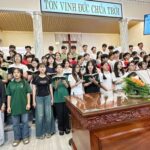 Các bạn 16 đến 18 tuổi – Ngợi khen Chúa TC,698 ‘Trọn Dâng Cho Giê-xu’