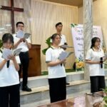 Các bạn Thanh Thiếu niên HT Tân Thạch hướng dẫn ngợi khen Chúa