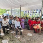 Quang cảnh bên ngoài Nhà thờ.