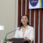 Bà MSNC Nguyễn Xuân Thành trong thì giờ đố Kinh Thánh