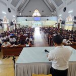 Quang cảnh giờ làm bài thi