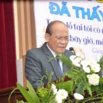 03.Ms Trần Đình cầu nguyện khai lễ