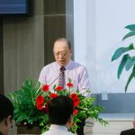 2. Mục sư Nguyễn Văn Hoàng, cầu nguyện khai lễ