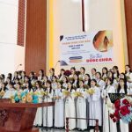 6. Ban hát khoá sinh nữ tôn vinh Chúa