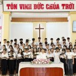 Ban hát 2 (tổ 6-10) tôn vinh Chúa Thánh ca 81 “Hoa Huệ Trong Trũng”
