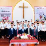 Khoa sinh Trung Tam Bu Dang nhan chung chi tot nghiep_2